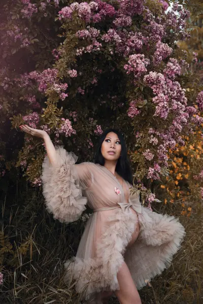Maternity photoshoot in Vienna by Rebecca F