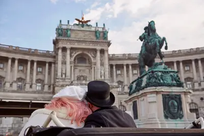 Elopement photoshoot in Vienna by Ursula S