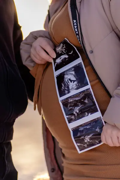 Maternity photoshoot by Jessica L
