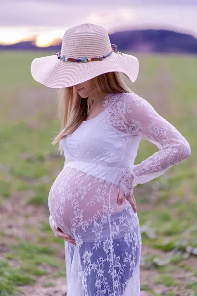Maternity photoshoot in Salzburg by Jessica L