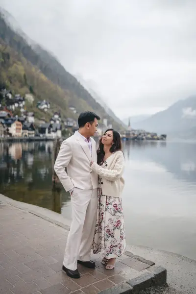 Couples photoshoot in Hallstatt by Ian P