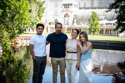 Family photoshoot in Vienna by Karla G