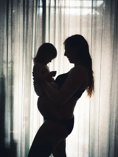 Maternity photoshoot by Lukas B