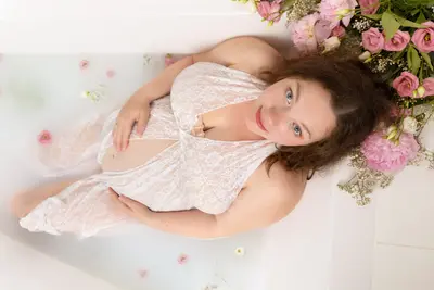 Maternity photoshoot in Vienna by Sabrina Z