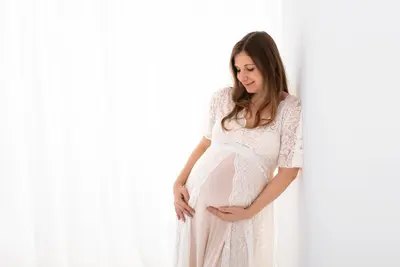 Maternity photoshoot in Vienna by Sabrina Z