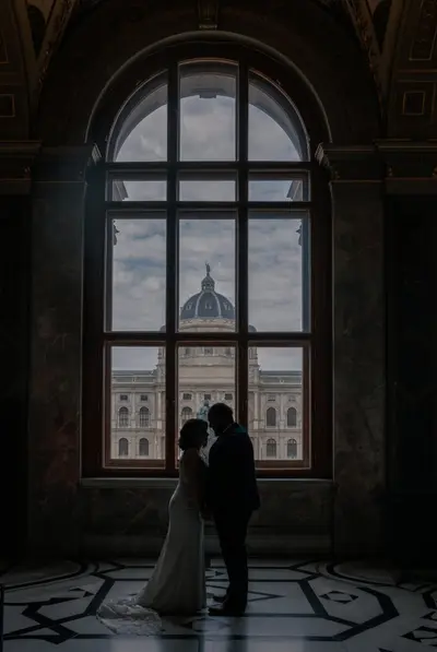 Elopement photoshoot in Vienna by Laura P