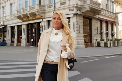 Solo Portrait photoshoot in Vienna by Julia D