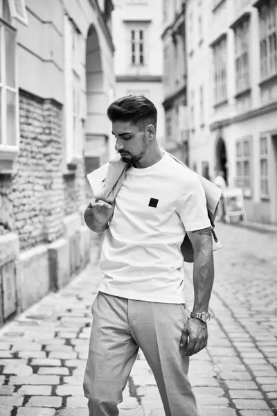 Solo Portrait photoshoot in Vienna by Julia D